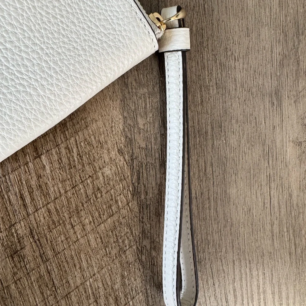 Coach x Peanuts Corner Zip Wristlet NWOT - Picture 6 of 15